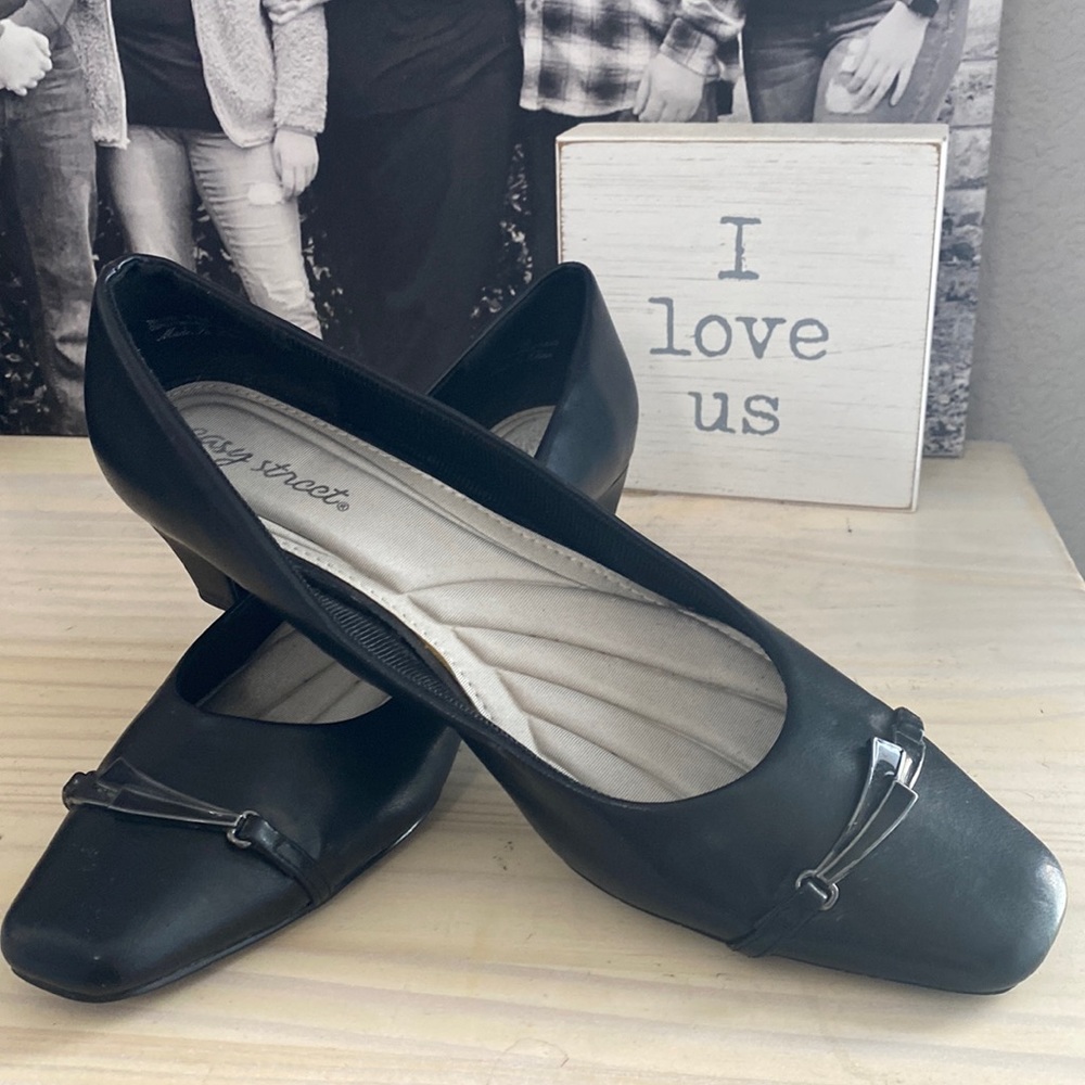 Easy Street Ladies Size 11 Heels